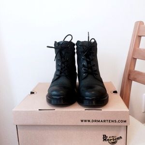Dr. Martens Alexandra Boot 8M